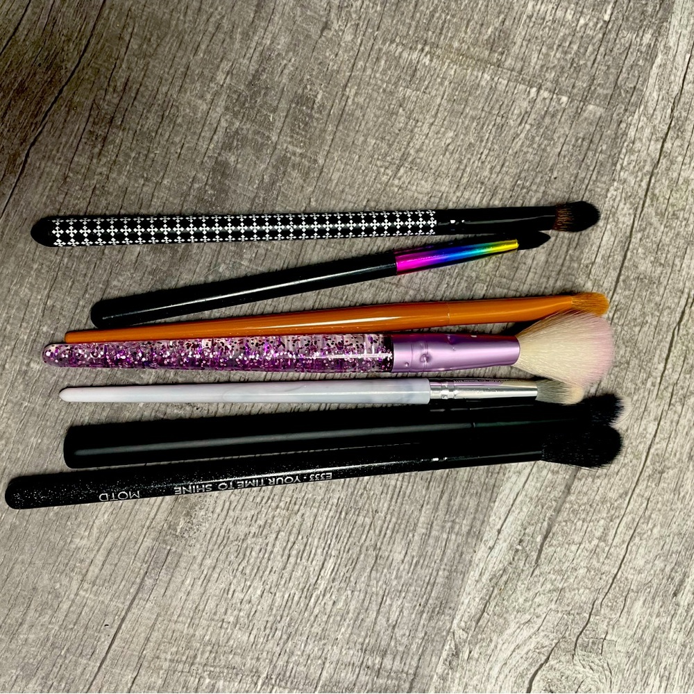 Makeup brushes